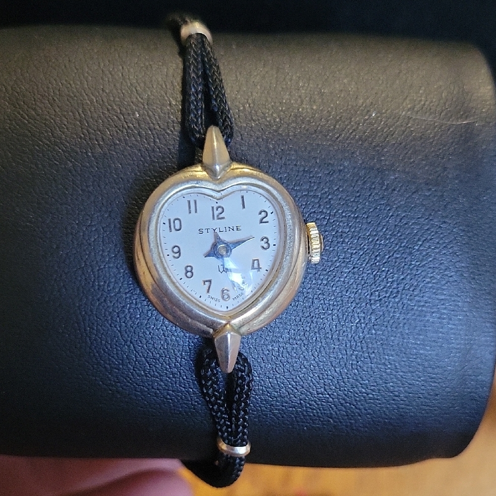 Heart-Shaped Vintage Gold-Tone Women's Watch with Black Cord Strap